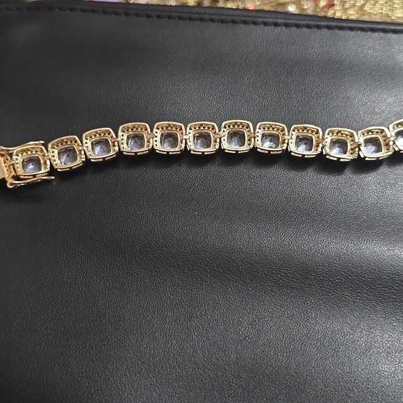 Jewelry - Picture 6 of 6